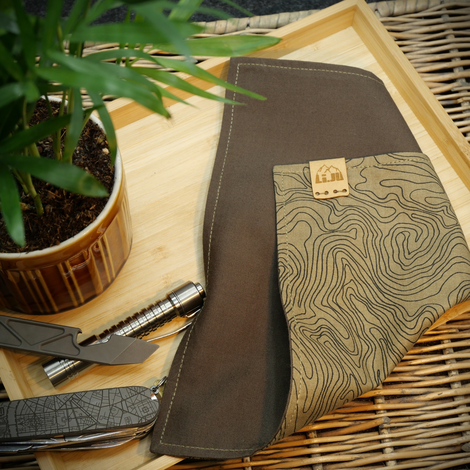 Li.JU Hank,TOPO khaki